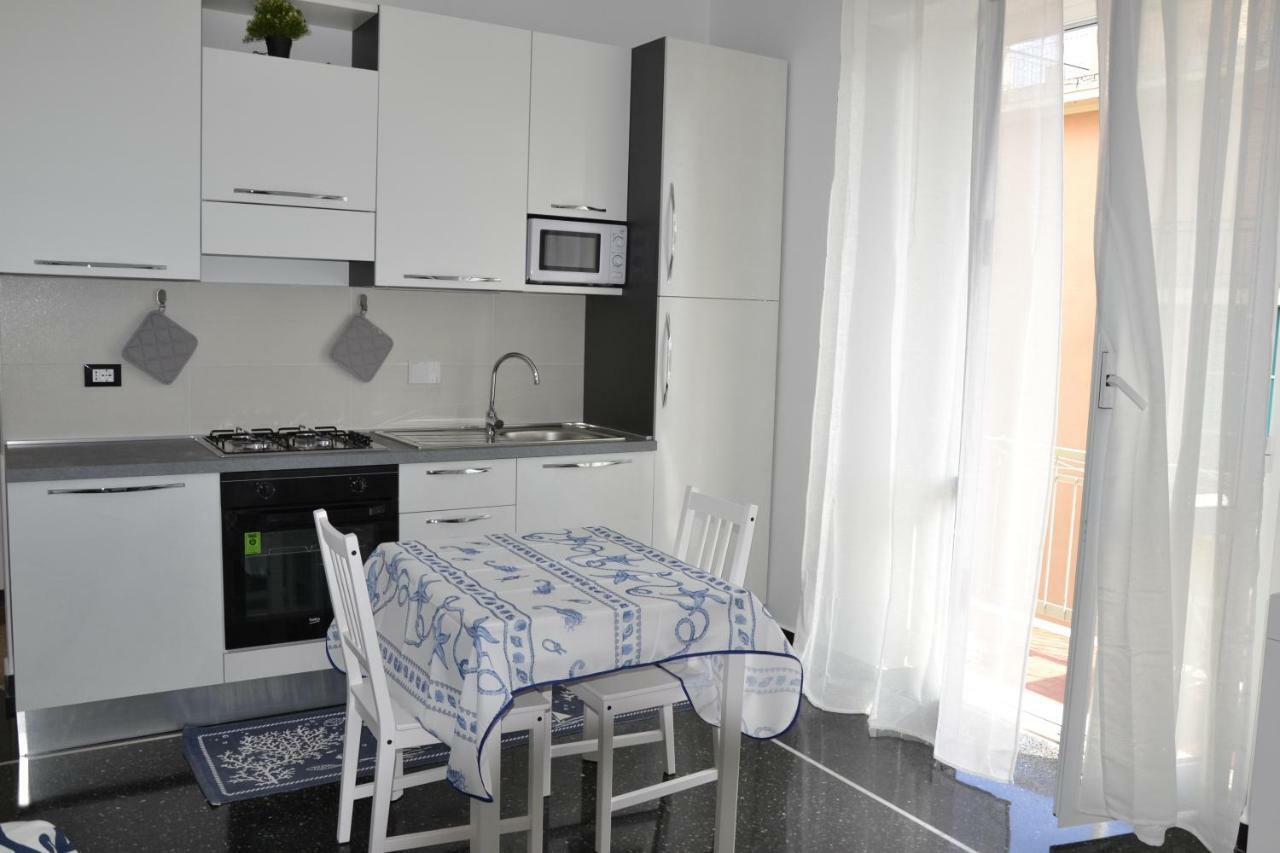Il Nido Di Quarto Con Park Auto Macchine Piccole Segmento B Genua Exterior foto